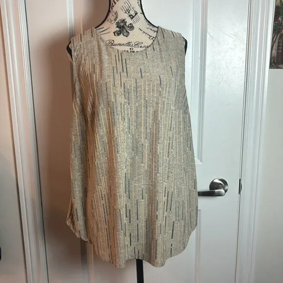 LAURA PLUS Matching Tunic Tank and Cardigan Set - Picture 10 of 11